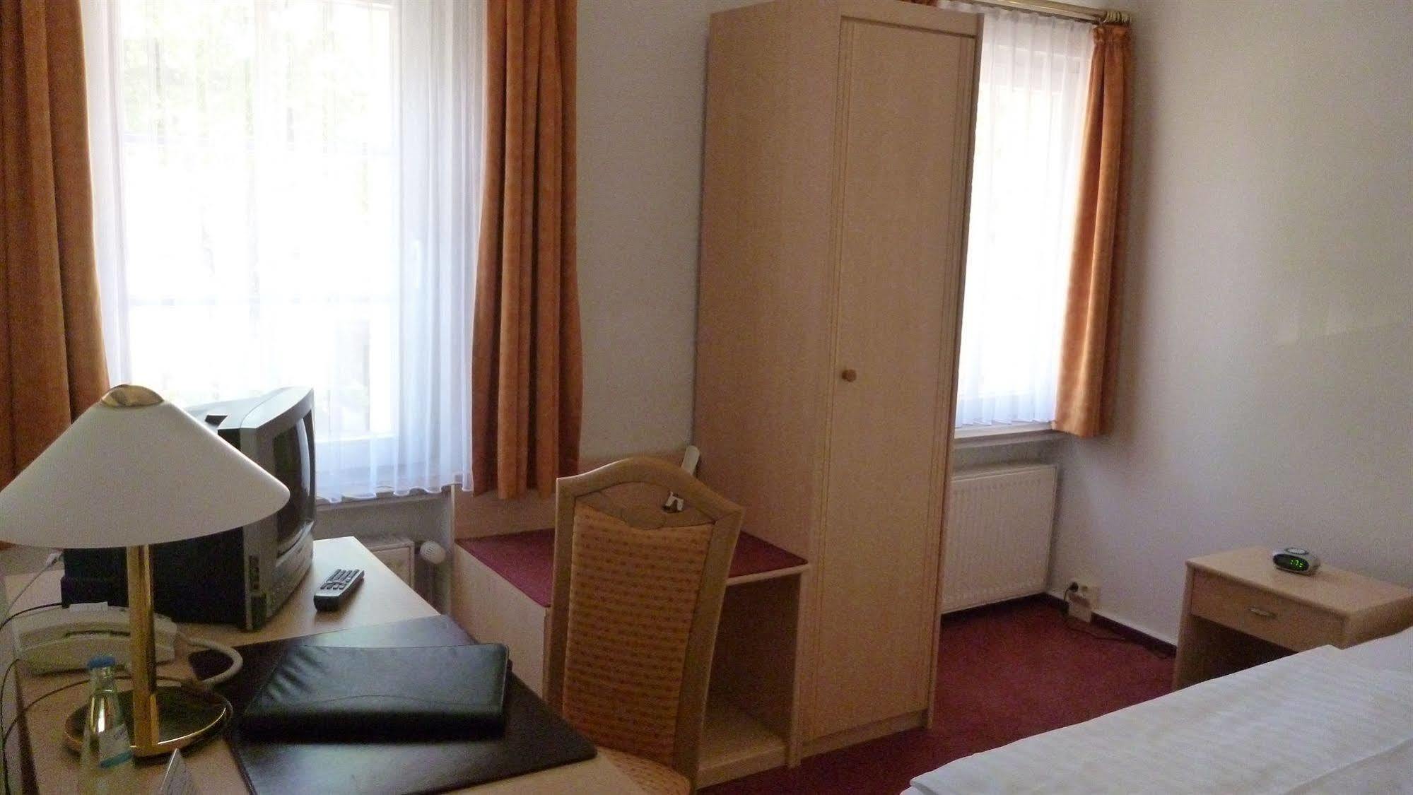 Hotel Und Restaurant Kranichsberg Woltersdorf  エクステリア 写真