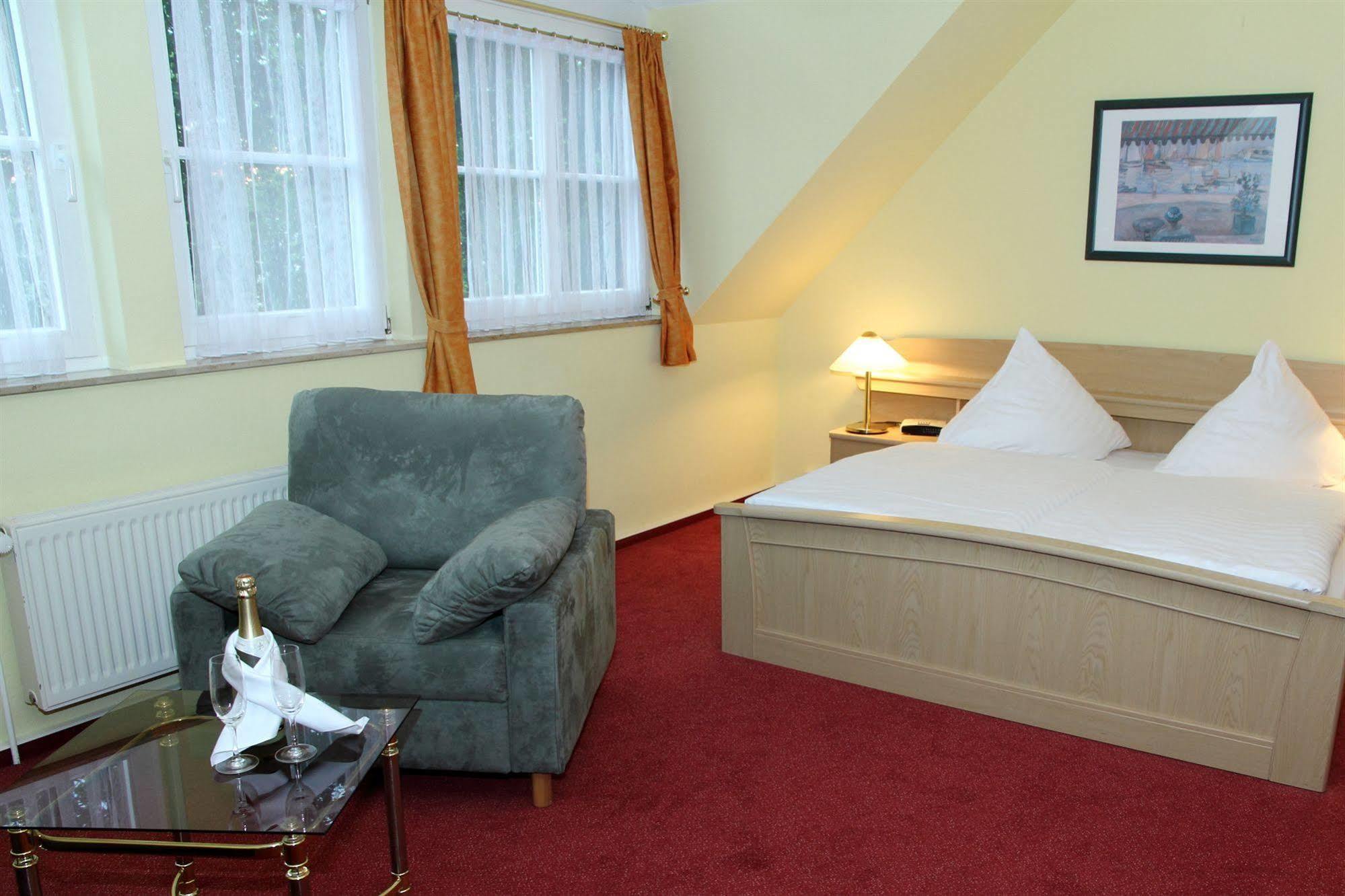 Hotel Und Restaurant Kranichsberg Woltersdorf  エクステリア 写真