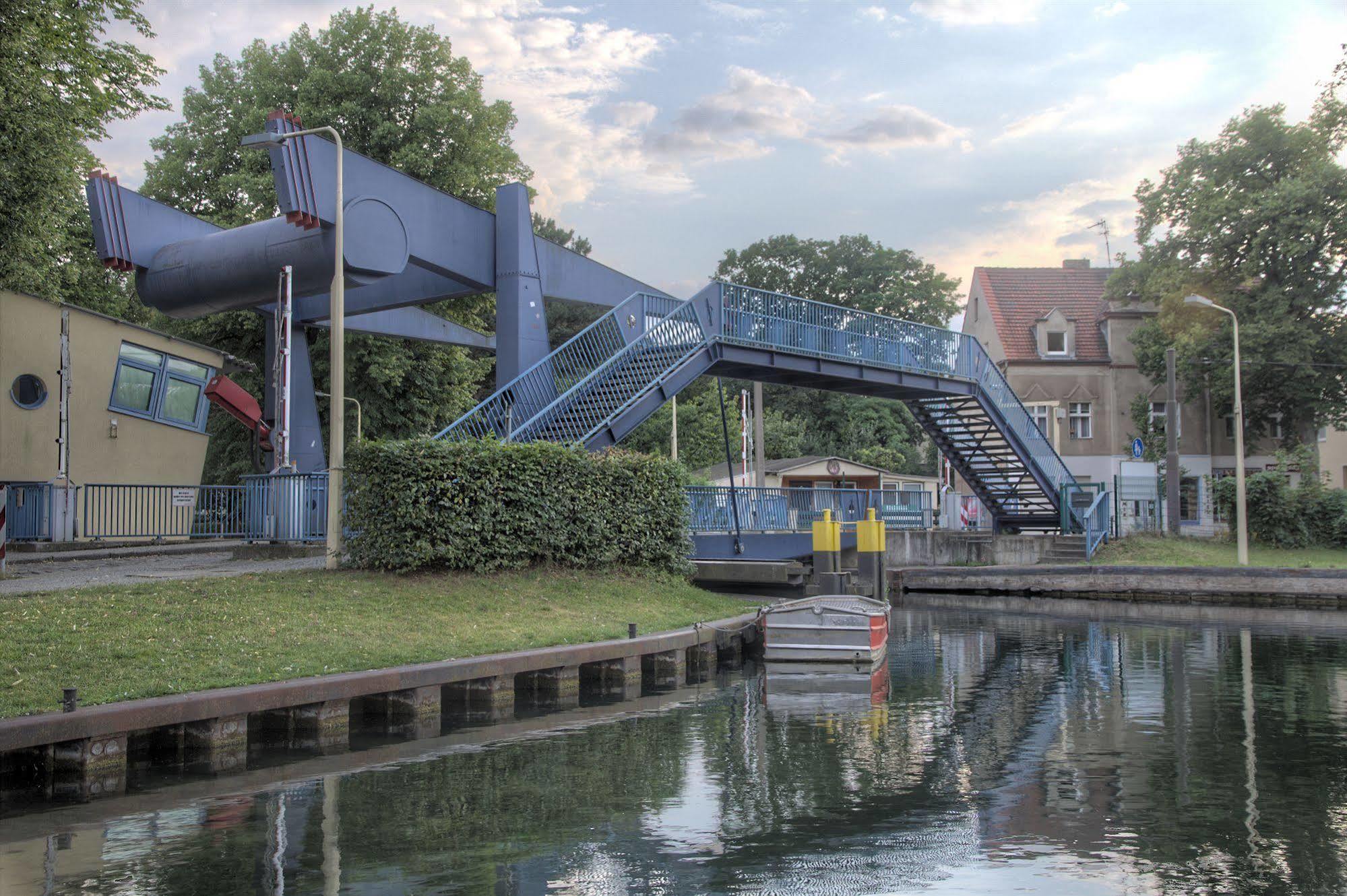 Hotel Und Restaurant Kranichsberg Woltersdorf  エクステリア 写真